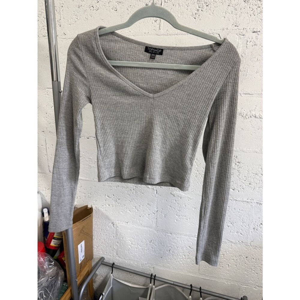 Topshop Light Gray Ribbed V-Neck Long Sleeve Crop Top - Size 4